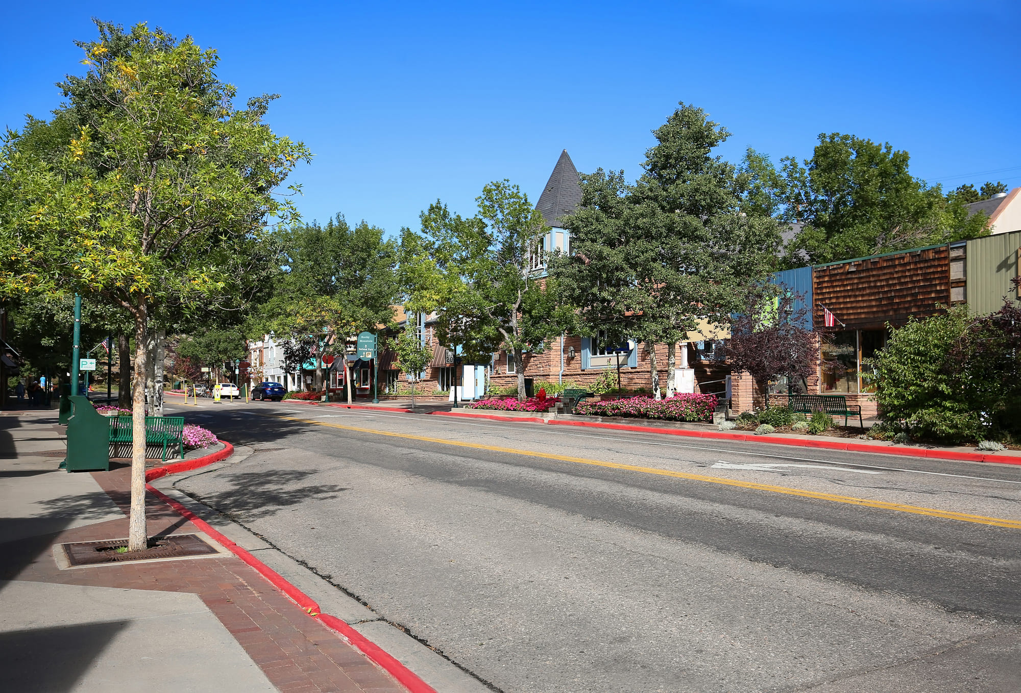 A Food Lover’s Guide to Estes Park: Best Restaurants, Breweries, and Cafes